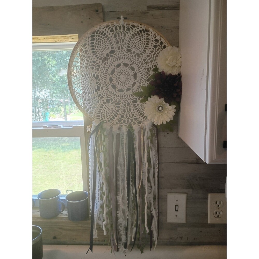 14-Inch Bohemian Dream Catcher, Shabby Chic Doily Wall Art with Flowers